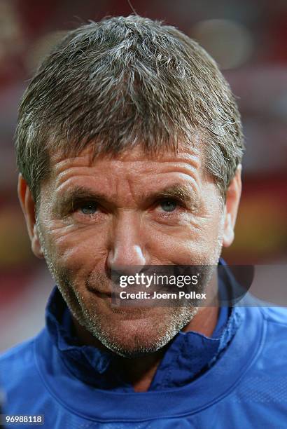 Head coach Friedhelm Funkel of Berlin looks on prior to the UEFA Europa League knock-out round, second leg match between SL Benfica Lisbon and Hertha...