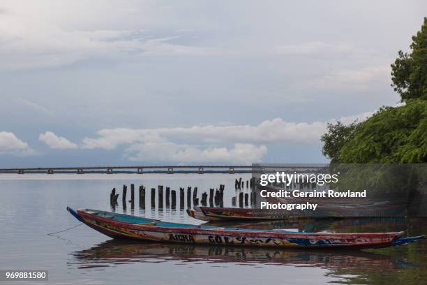 fishing boats on the river in senegal - geraint rowland fotografías e imágenes de stock