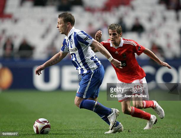 Patrick Ebert of Berlin battles for the ball with Fabio Coentrao of Benfica during the UEFA Europa League knock-out round, second leg match between...