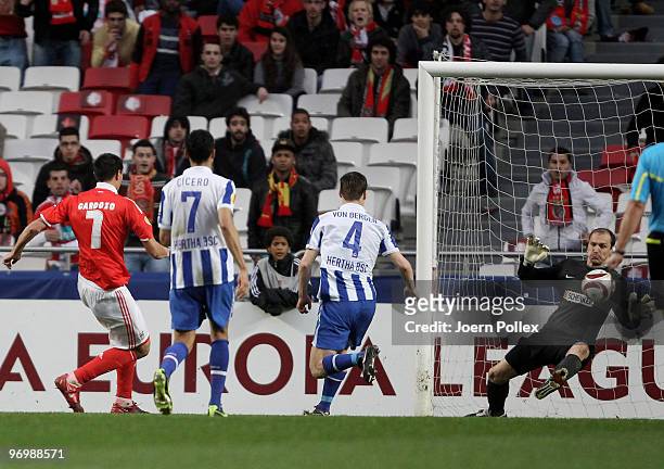 Oscar Cardozo of Benfica scores his team's fourth goal during the UEFA Europa League knock-out round, second leg match between SL Benfica Lisbon and...