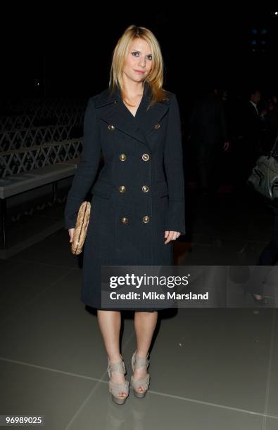 Claire Danes poses on the front row at the Burberry Prorsum show for London Fashion Week Autumn/Winter 2010 at on February 23, 2010 in London,...