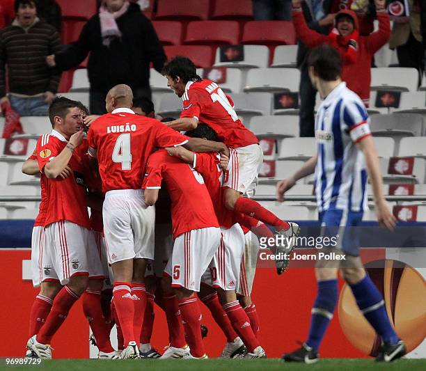 Player of Benfica celebrate after Oscar Cardozo scoring his team's fourth goal during the UEFA Europa League knock-out round, second leg match...