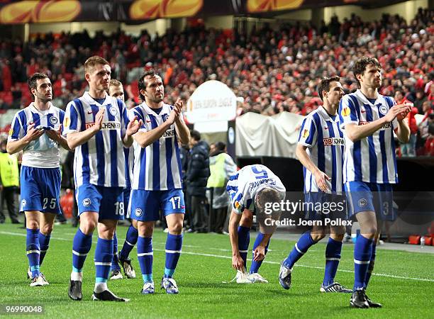 The team of Berlin is seen after the UEFA Europa League knock-out round, second leg match between SL Benfica Lisbon and Hertha BSC at the Estádio da...