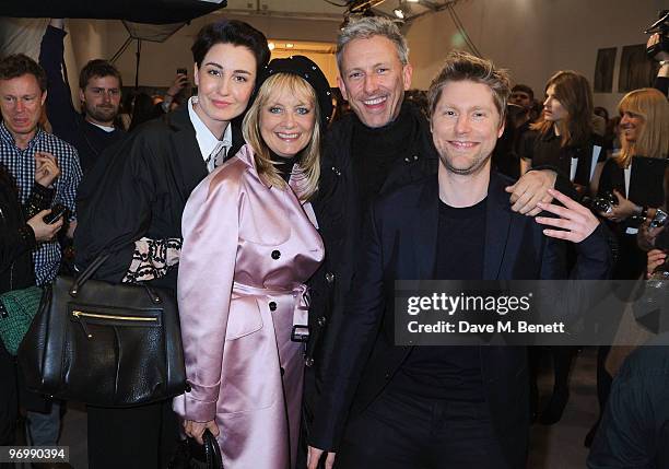 Erin O'Conner, Twiggy, Patrick Cox and British Designer Christopher Bailey pose backstage during the Burberry Prorsum LFW Autumn/Winter 2010 Women�s...