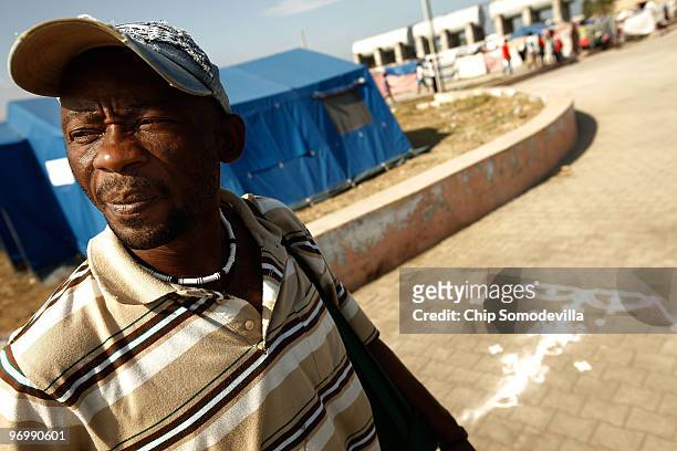 Haitian Voodoo Houngan, or priest, Jul Miste arrives for a ceremony for earthquake victims in the Ti Ayiti neighborhood February 23, 2010 in Cité...
