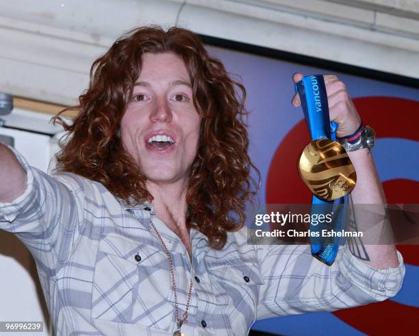 43 Shaun White Rings The Nyse Closing Bell Stock Photos, High-Res