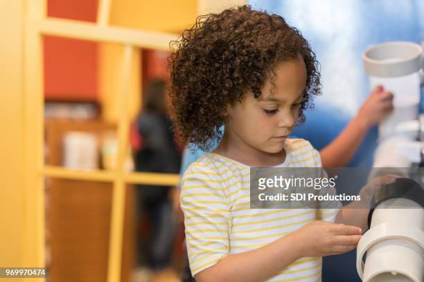adorable preschooler playing in discovery center - children's museum stock pictures, royalty-free photos & images