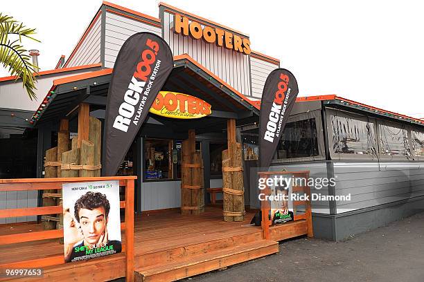 Atmosphere at DreamWorks Pictures "She's Out Of My League" co-stars, Krysten Ritter and Alice Eve become "Honorary Hooters Girls" at Hooters on...