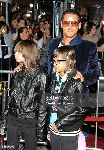 Actor Justin Chambers arrives at "The Twilight Saga: New Moon" premiere held at the Mann Village Theatre on November 16, 2009 in Westwood, California.