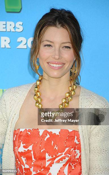 Actress Jessica Biel arrives to the Los Angeles premiere of 'Planet 51' at Mann Village Theatre on November 14, 2009 in Westwood, California.