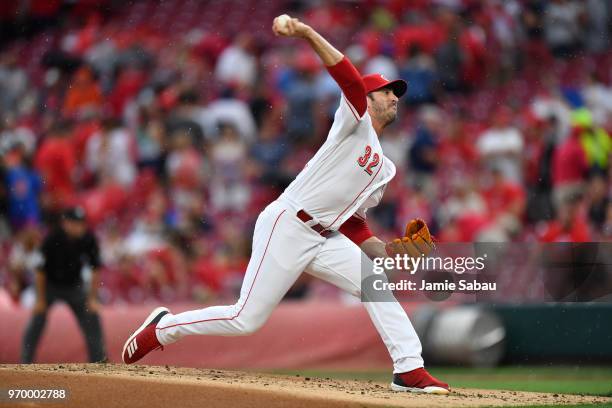 Matt Harvey of the Cincinnati Reds pitches in the second inning against the St. Louis Cardinals at Great American Ball Park on June 8, 2018 in...