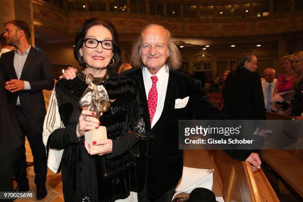 Nana Mouskouri and her husband Andre Chapelle with her award during the European Culture Awards TAURUS 2018 at Dresden Frauenkirche on June 8, 2018...