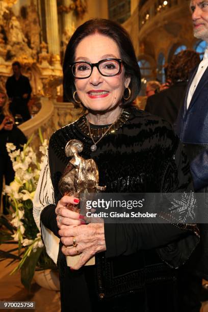 Nana Mouskouri with her award during the European Culture Awards TAURUS 2018 at Dresden Frauenkirche on June 8, 2018 in Dresden, Germany.