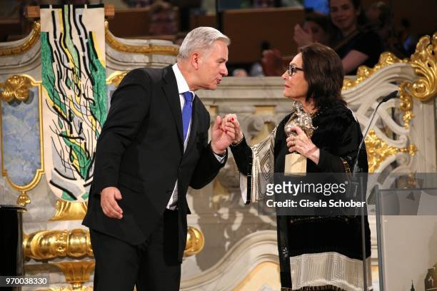 Klaus Wowereit and Nana Mouskouri with award during the European Culture Awards TAURUS 2018 at Dresden Frauenkirche on June 8, 2018 in Dresden,...