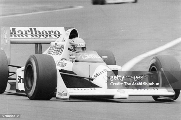 Ayrton Senna of Brazil and McLaren-Honda competes in the qualifying of the Formula One Japanese Grand Prix at Suzuka Circuit on October 21, 1989 in...