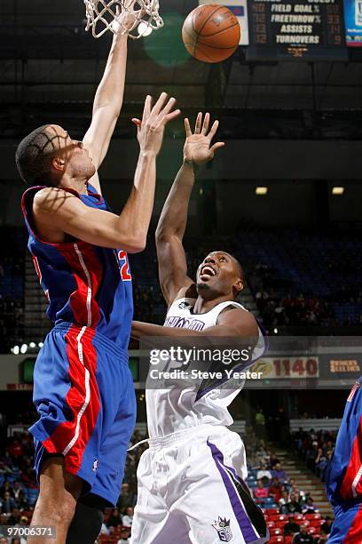 Joey Dorsey of the Sacramento Kings takes the ball to the basket against Tayshaun Prince of the Detroit Pistons on February 23, 2010 at ARCO Arena in...