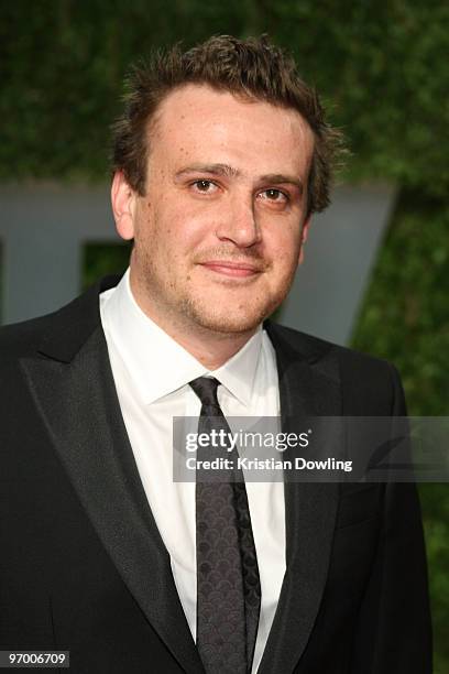 Jason Segel arrives at the 2009 Vanity Fair Oscar Party hosted by Graydon Carter held at the Sunset Tower on February 22, 2009 in West Hollywood,...