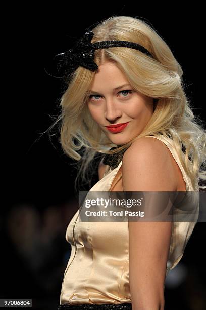 Chaya Model 1,482 Chaya Stock Photos, High-Res Pictures, and Images - Getty Images