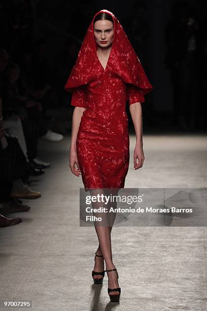 Models walk the runway at the Josephus Thimister Haute-Couture fashion show during Paris Fashion Week Spring/Summer 2010 at the Palais De Tokyo on...
