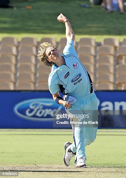 Nathan Bracken of the Blues bowls during the Ford Ranger Cup match between the South Australian Redbacks and the New South Wales Blues at Adelaide...