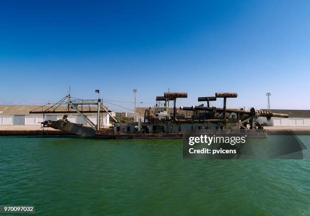 dredge - el-puerto-de-santa-maría photos et images de collection