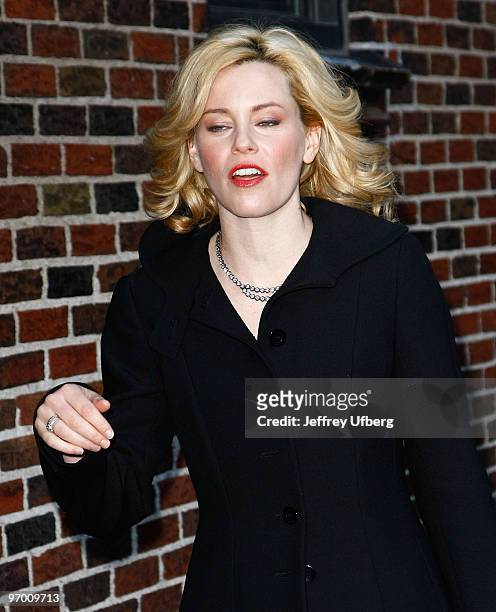 Actress Elizabeth Banks visits "Late Show With David Letterman" at the Ed Sullivan Theater on February 11, 2010 in New York City.