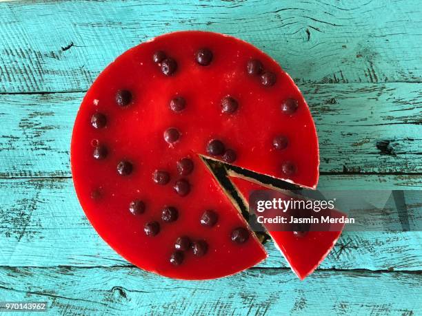 cheesecake with cherry - jasmin merdan stock pictures, royalty-free photos & images