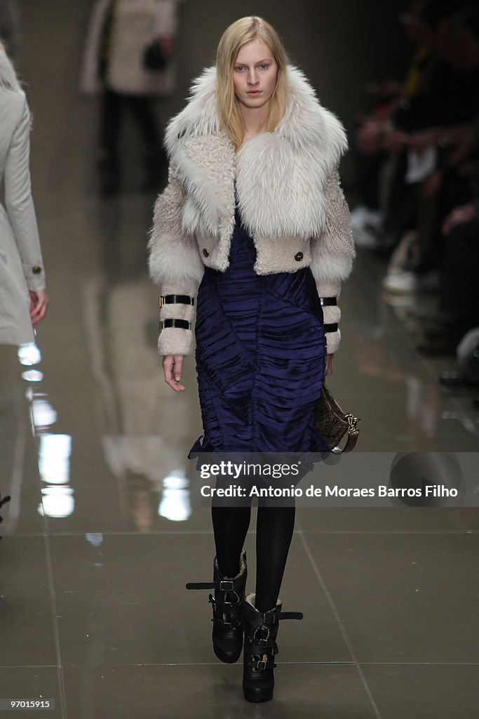 Burberry Prorsum: London Fashion Week a/w 2010 - Runway