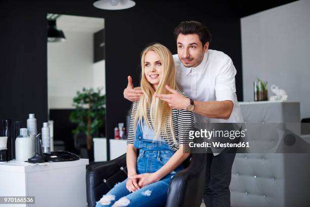 hairdresser advising his customer - friseurberuf stock-fotos und bilder