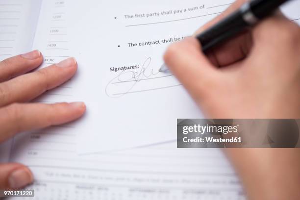 Signimg 8,869 Signing Time Stock Photos, High-Res Pictures, and Images - Getty ...