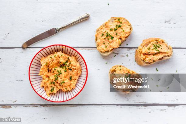 bread with obazda and chives - passar imagens e fotografias de stock