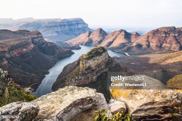 africa, south africa, mpumalanga, panorama route, blyde river canyon nature reserve, three rondavels - blyde river canyon photos et images de collection