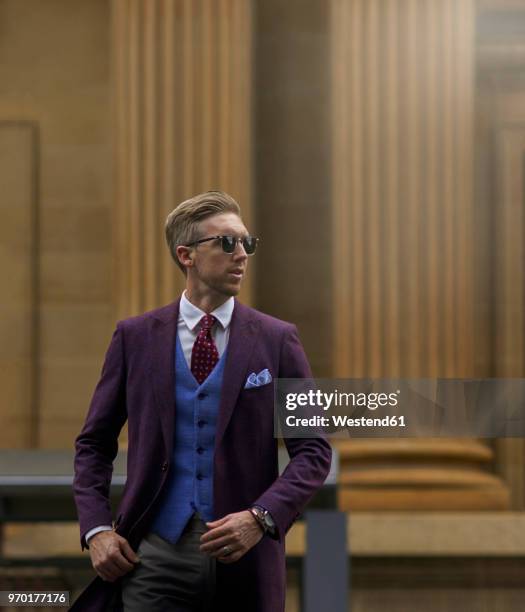 portrait of fashion blogger steve tilbrook - purple suit fotografías e imágenes de stock