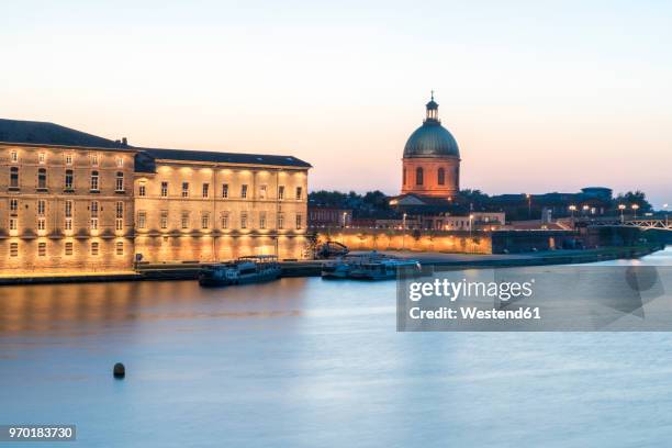 france, haute-garonne, toulouse, garonne river, museum of medical and chapelle saint-joseph de la grave in the evening - la grave stock-fotos und bilder