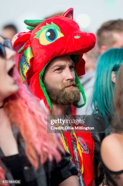 The crowd watch on as Jonathan Davis performs onstage at Download Festival 2018 at Donington Park on June 8, 2018 in Donington, England.