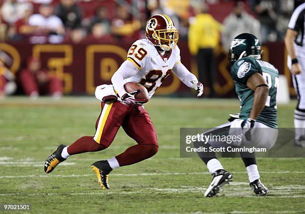Santana Moss of the Washington Redskins runs with a catch against the Philadelphia Eagles at Fedex Field on October 26, 2009 in Landover, Maryland.