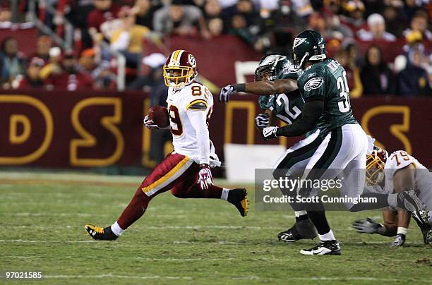Santana Moss of the Washington Redskins runs with a catch against the Philadelphia Eagles at Fedex Field on October 26, 2009 in Landover, Maryland.