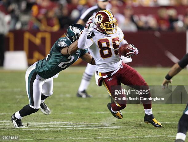Santana Moss of the Washington Redskins runs with a catch against Joselio Hanson of the Philadelphia Eagles at Fedex Field on October 26, 2009 in...