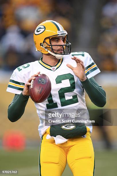 Aaron Rodgers of the Green Bay Packers passes against the Pittsburgh Steelers at Heinz Field on December 20, 2009 in Pittsburgh, Pennsylvania.