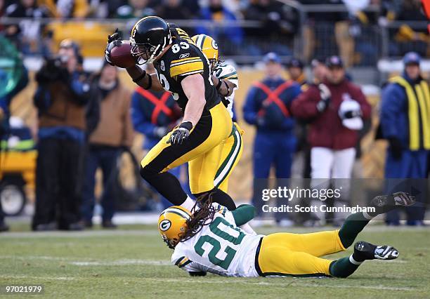 Heath Miller of the Pittsburgh Steelers runs with a catch against Atari Bigby of the Green Bay Packers at Heinz Field on December 20, 2009 in...