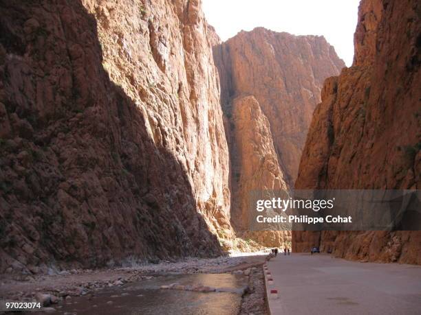 todra gorge - todra gorge stock pictures, royalty-free photos & images
