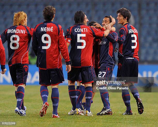 Jeda of Cagliari celebrates with teammates after scoring the opening goal of the Serie A match between Udinese Calcio and Cagliari Calcio at Stadio...