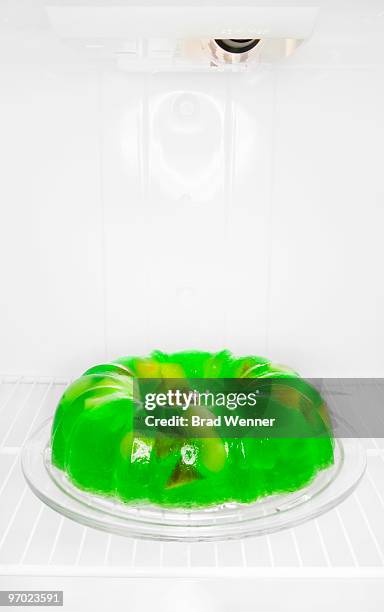 green jello mold in refridgerator - gelatin mold - fotografias e filmes do acervo