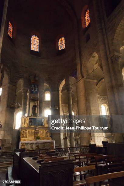 altar in collégiale saint-léonard, saint léonard de noblat, france - haute vienne stock pictures, royalty-free photos & images