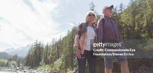 senior couple hiking in mountains - öppna och stäng knapp bildbanksfoton och bilder