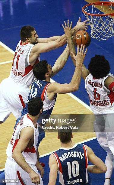 Linas Kleiza, #11 and Josh Childress, #6 of Olympiacos Piraeus competes with Dalibor Bagaric, #14 of Cibona in action during the Euroleague...