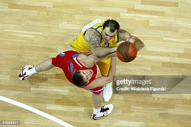 Ratko Varda of Asseco Prokom competes with Viktor Khryapa of CSKA Moscow during the Euroleague Basketball 2009-2010 Last 16 Game 4 between Asseco...