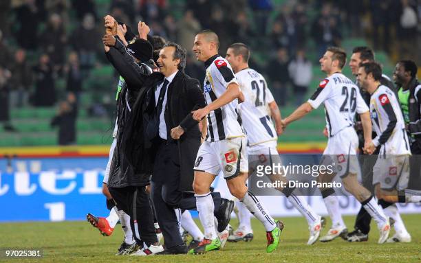 Head coach Pasquale Marino of Udinese and player of Udinese applaud to the fans after the Serie A match between Udinese Calcio and Cagliari Calcio at...