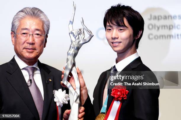 Yuzuru Hanyu and Japan Olympic Committee President Tsunekazu Takeda pose for photographs during the JOC Sports Awards on June 8, 2018 in Tokyo, Japan.