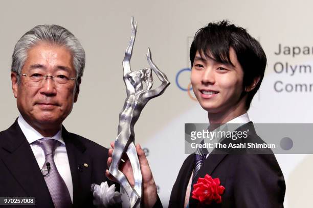 Yuzuru Hanyu and Japan Olympic Committee President Tsunekazu Takeda pose for photographs during the JOC Sports Awards on June 8, 2018 in Tokyo, Japan.